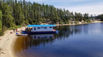 Bateau-maison sur le Réservoir Gouin 